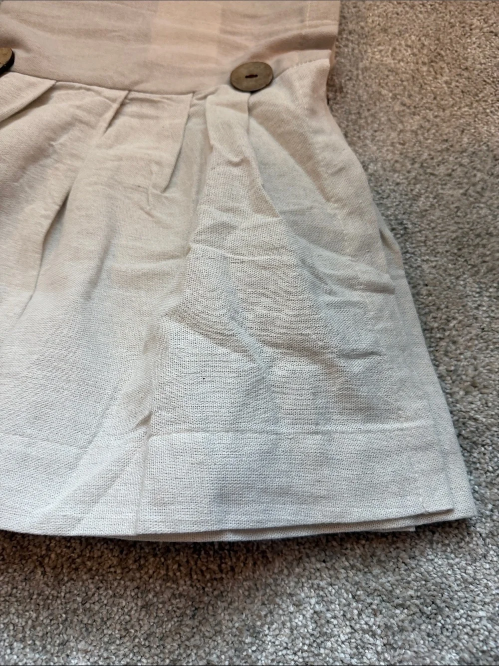 Lush Decor Neutral Beige Pleated Button-Accent Valance. MWT. 84” x 18” + 2”